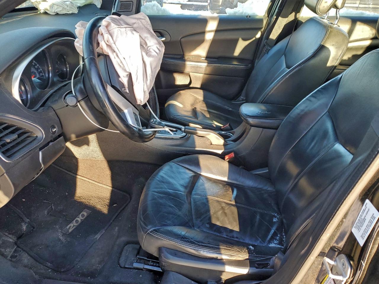 2011 CHRYSLER 200