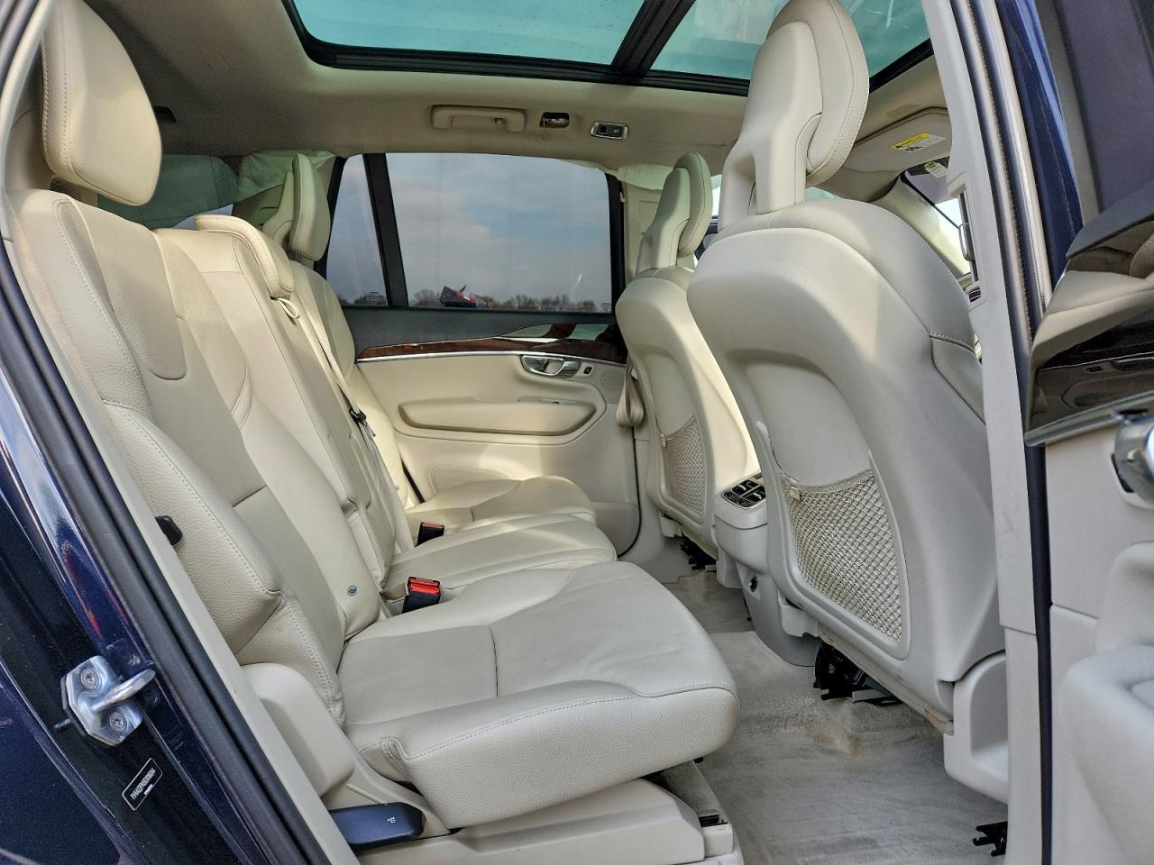 2016 VOLVO XC90