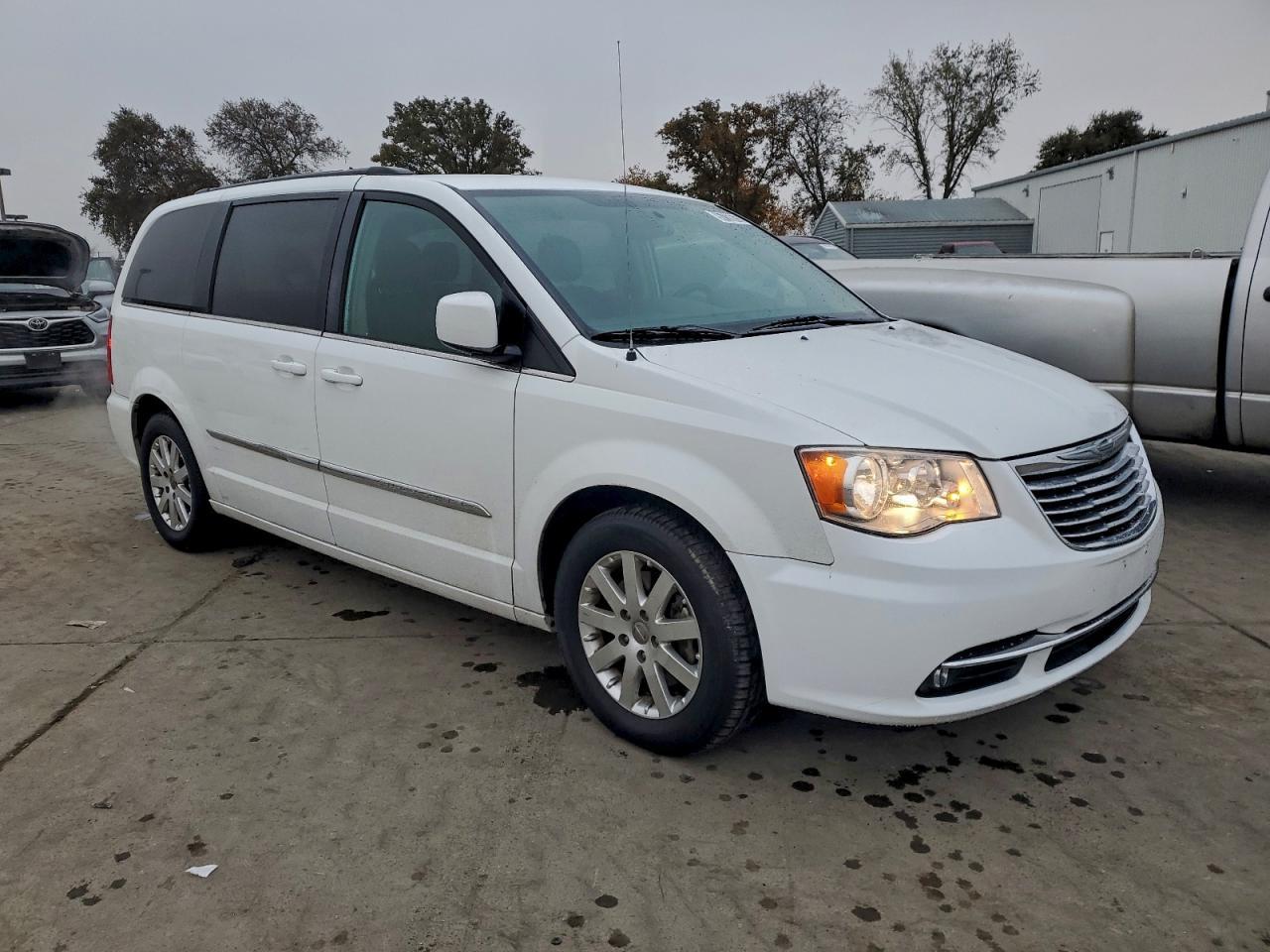 2016 CHRYSLER Town & Country