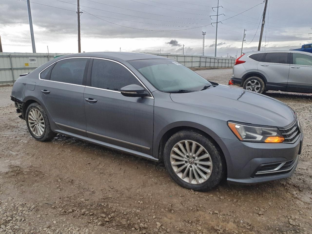 2016 VOLKSWAGEN Passat