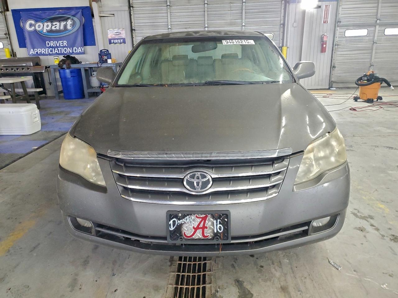 2005 TOYOTA Avalon