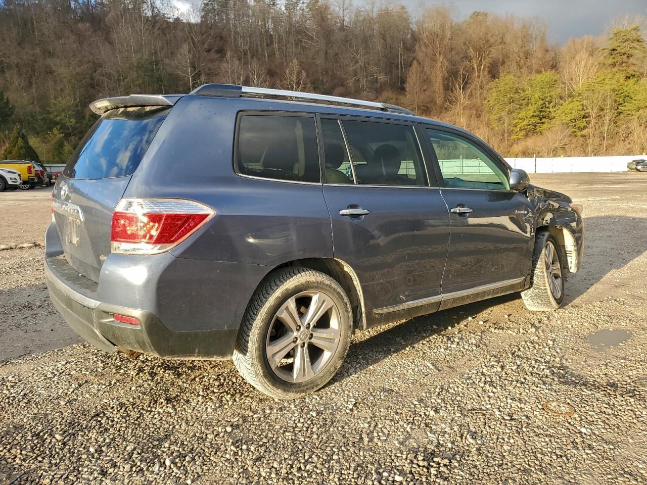 2013 TOYOTA HIGHLANDER