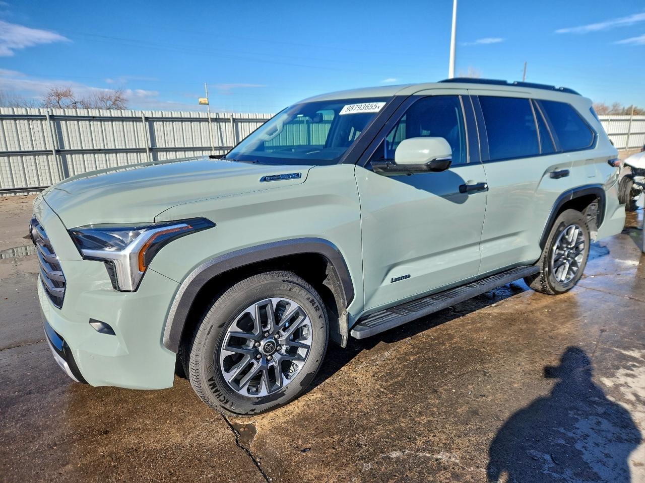 2024 TOYOTA Sequoia