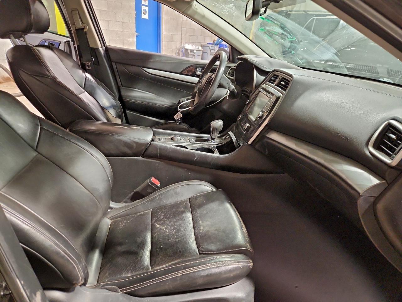 2016 NISSAN Maxima