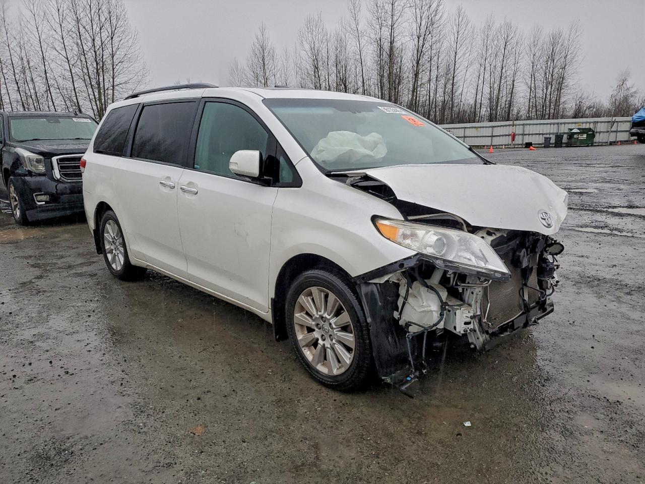 2014 TOYOTA SIENNA