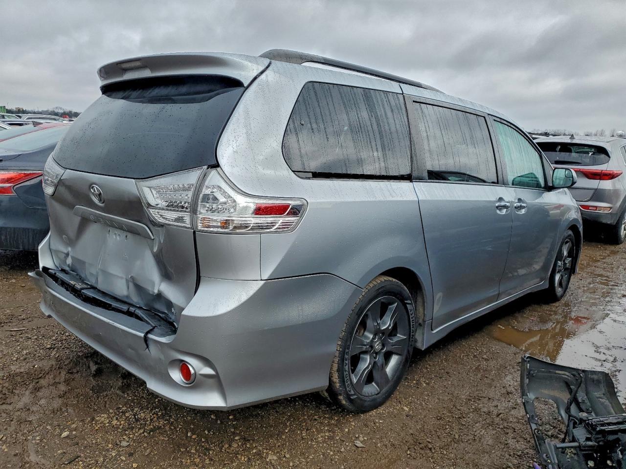 2016 TOYOTA SIENNA