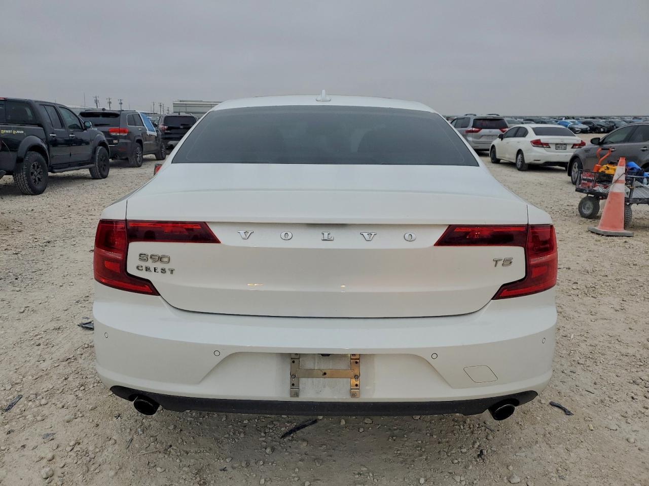 2018 VOLVO S90