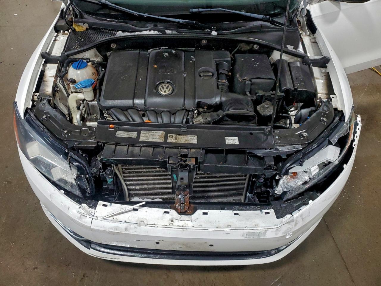 2012 VOLKSWAGEN Passat