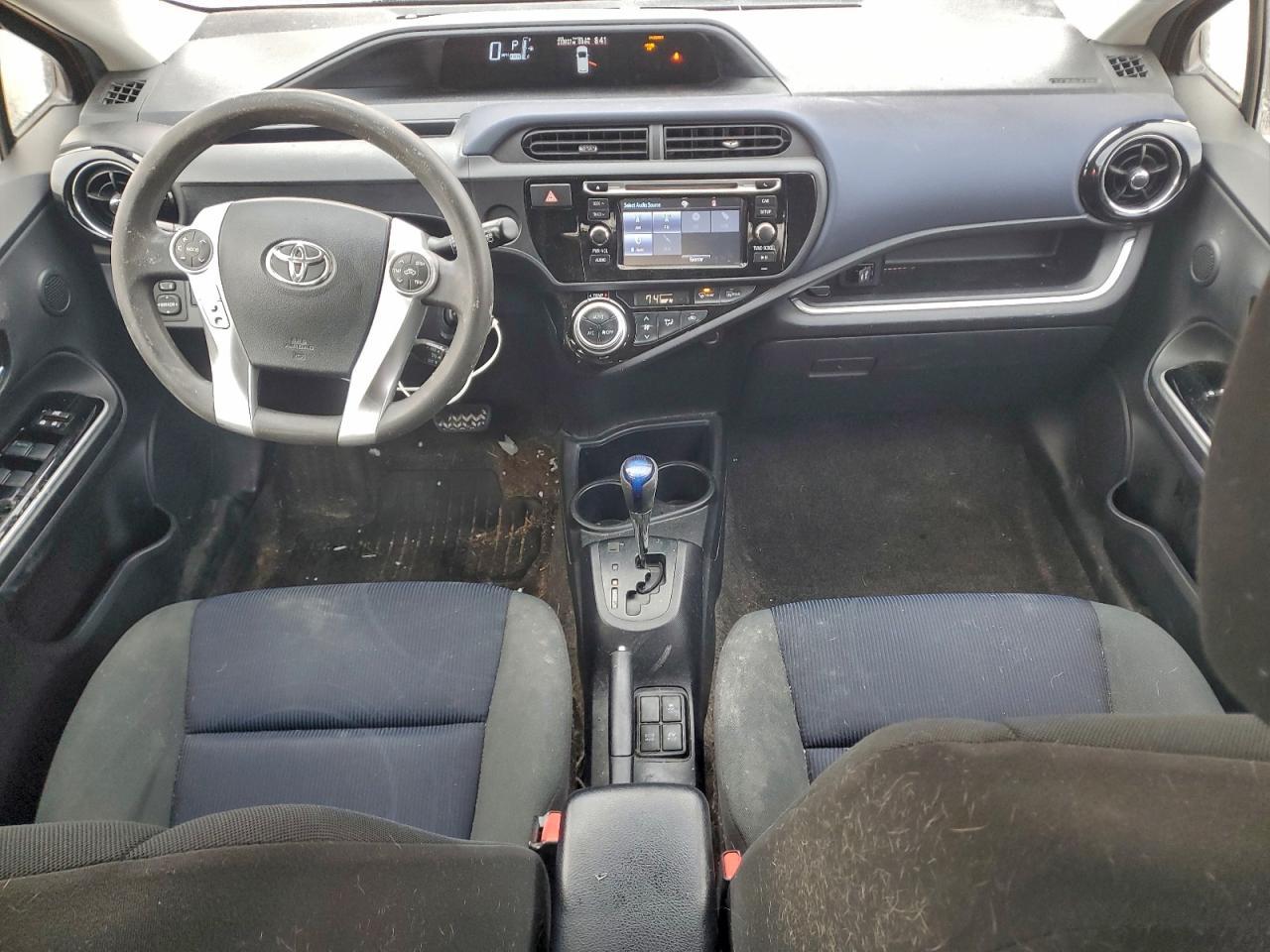 2016 TOYOTA Prius c