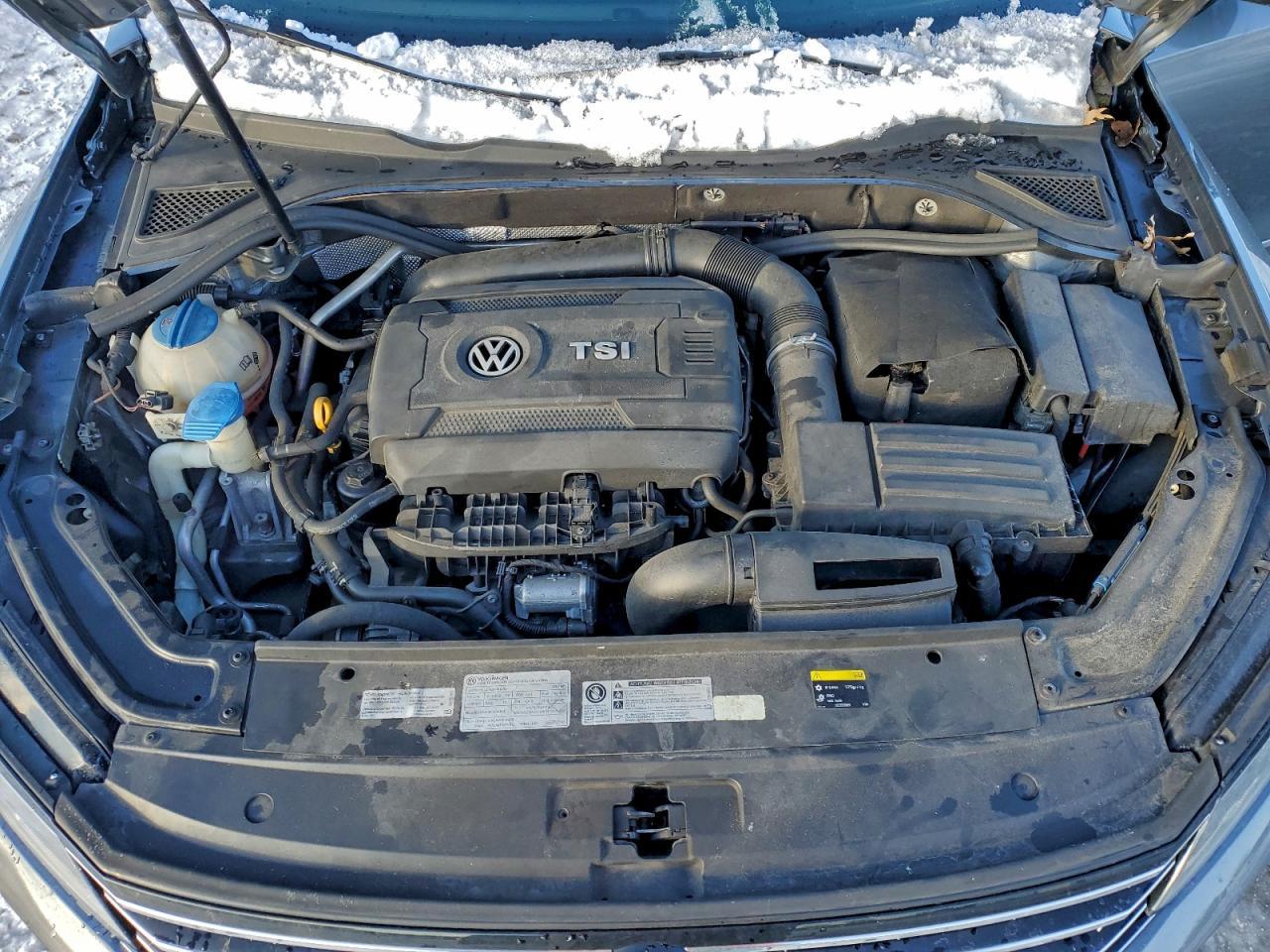 2017 VOLKSWAGEN Passat