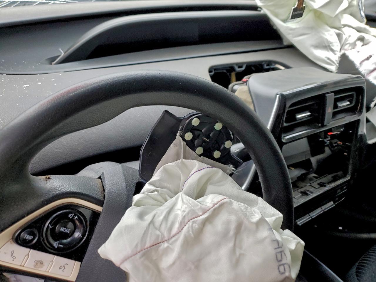 2016 TOYOTA PRIUS