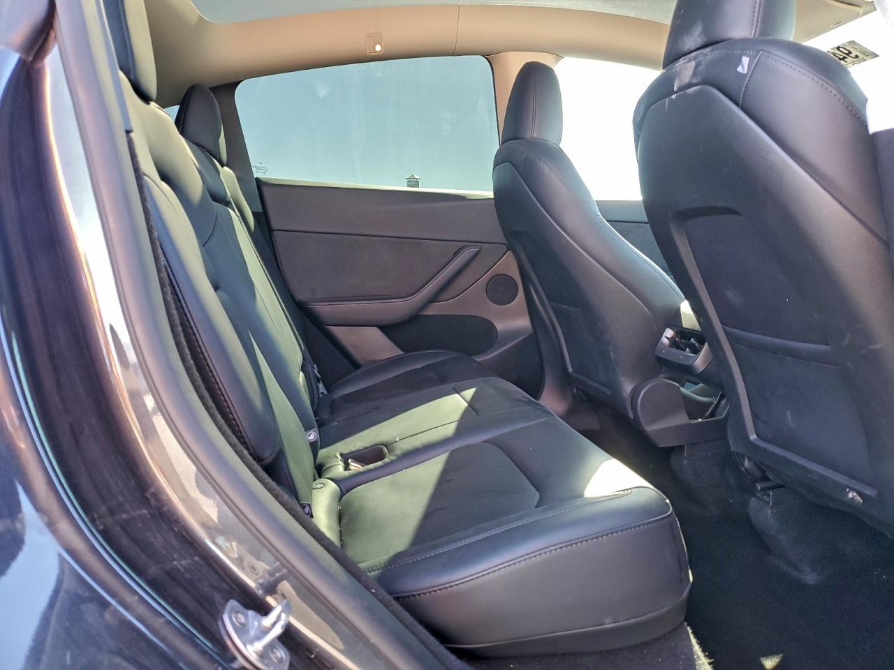 2025 TESLA MODEL Y