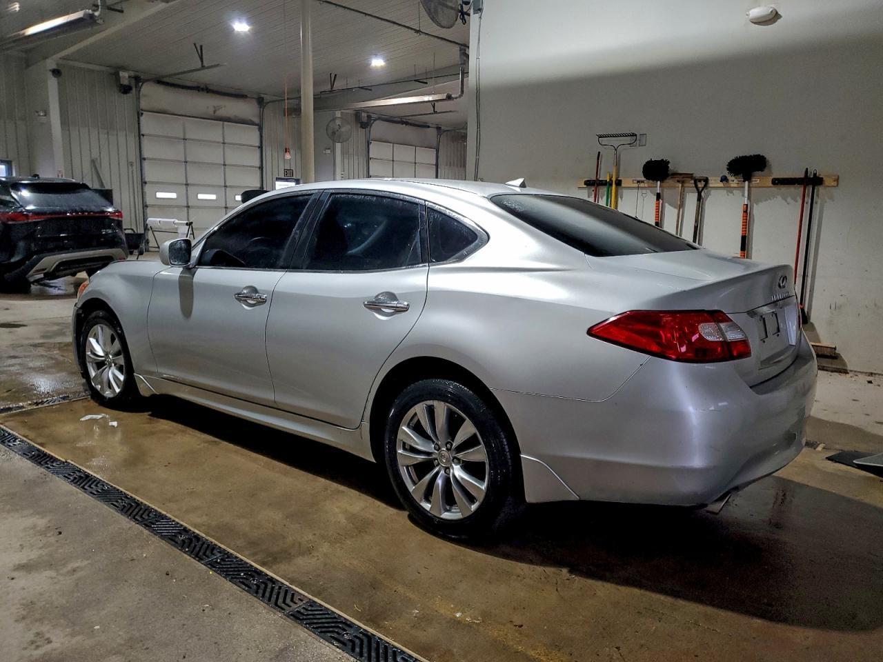 2011 INFINITI M37