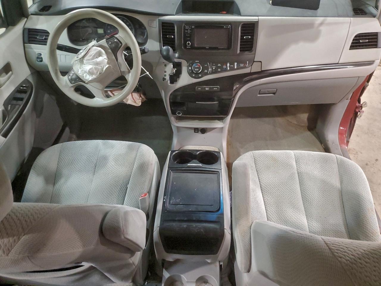2014 TOYOTA SIENNA