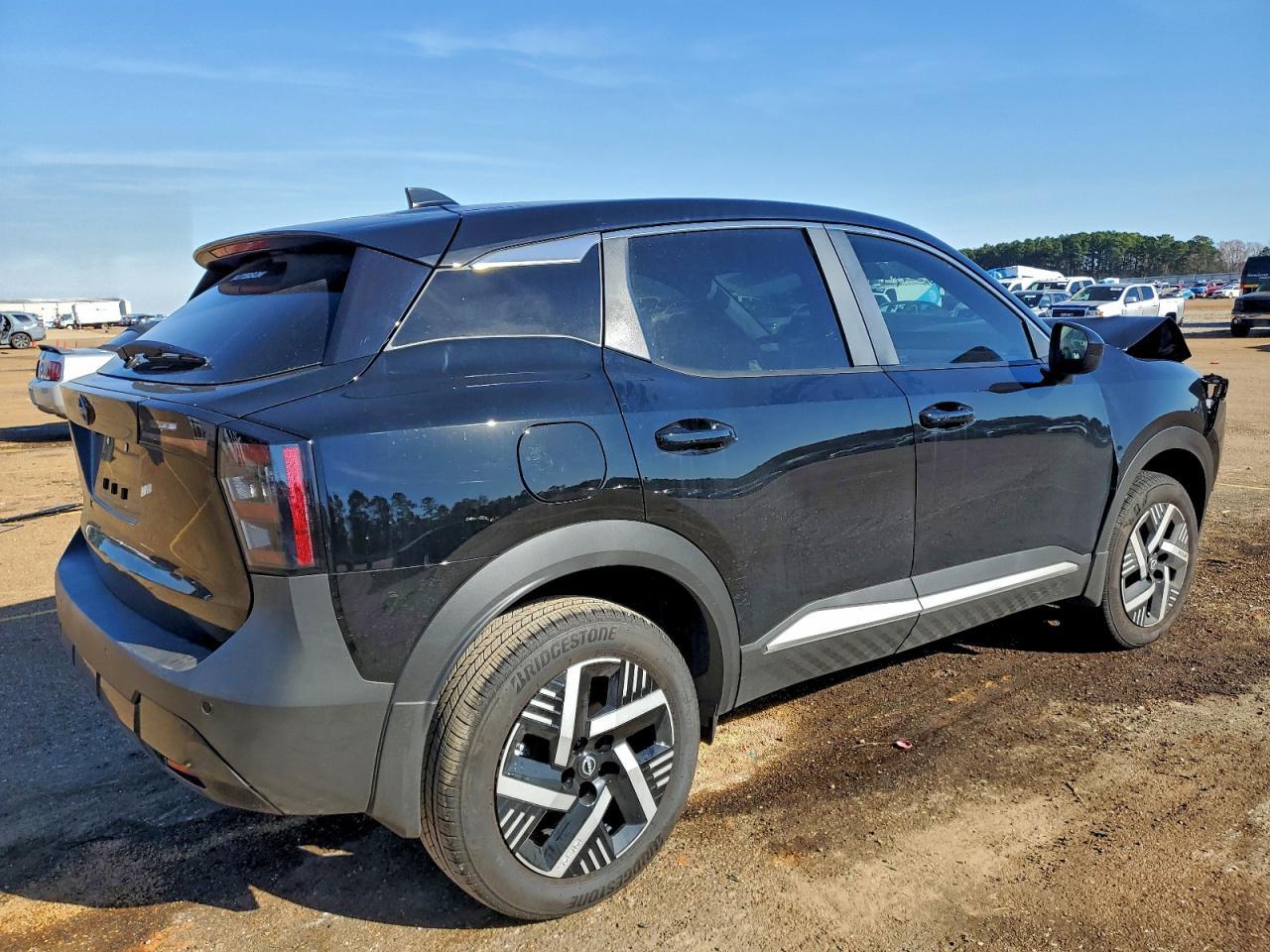 2025 NISSAN KICKS