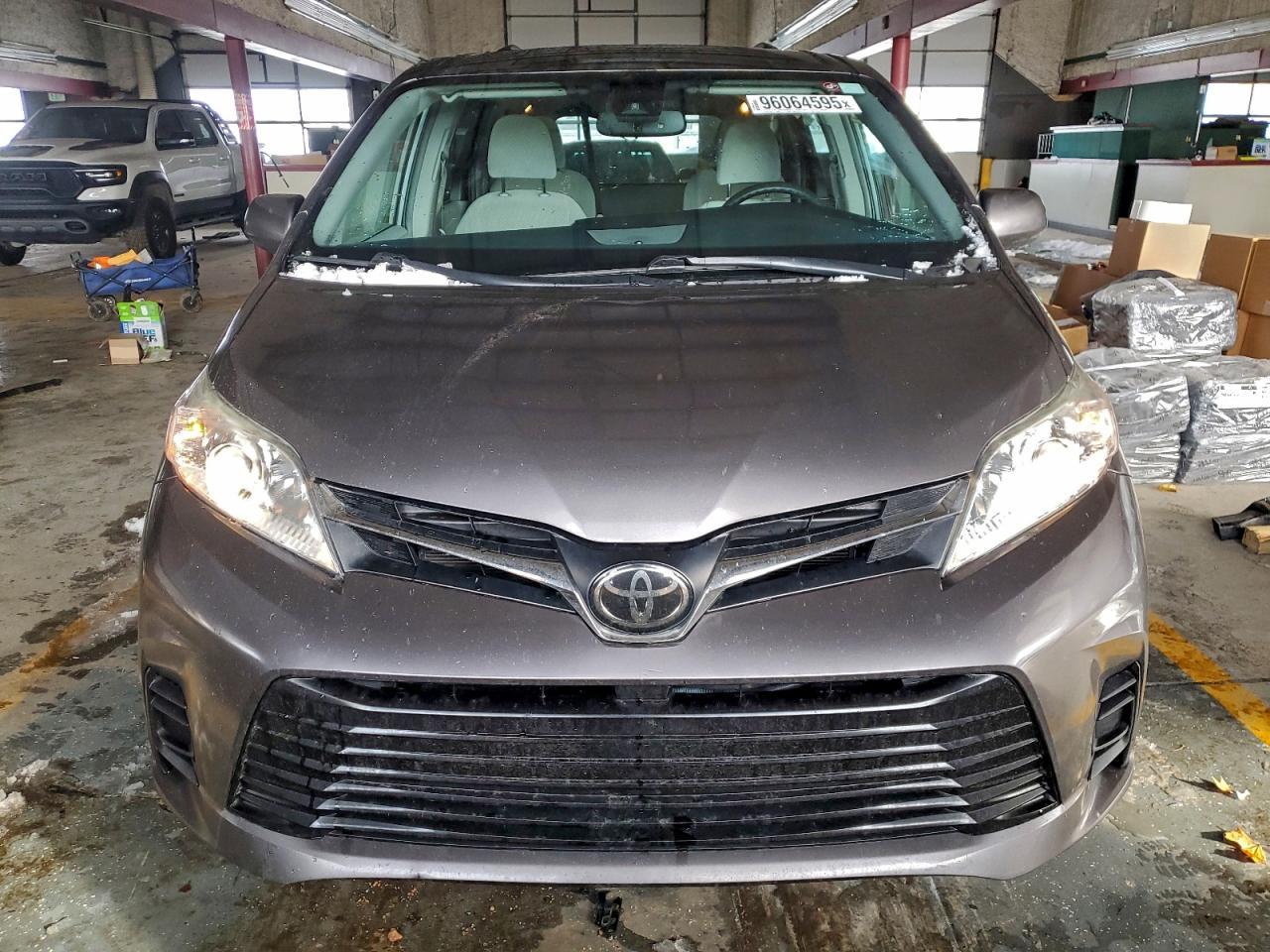 2018 TOYOTA SIENNA