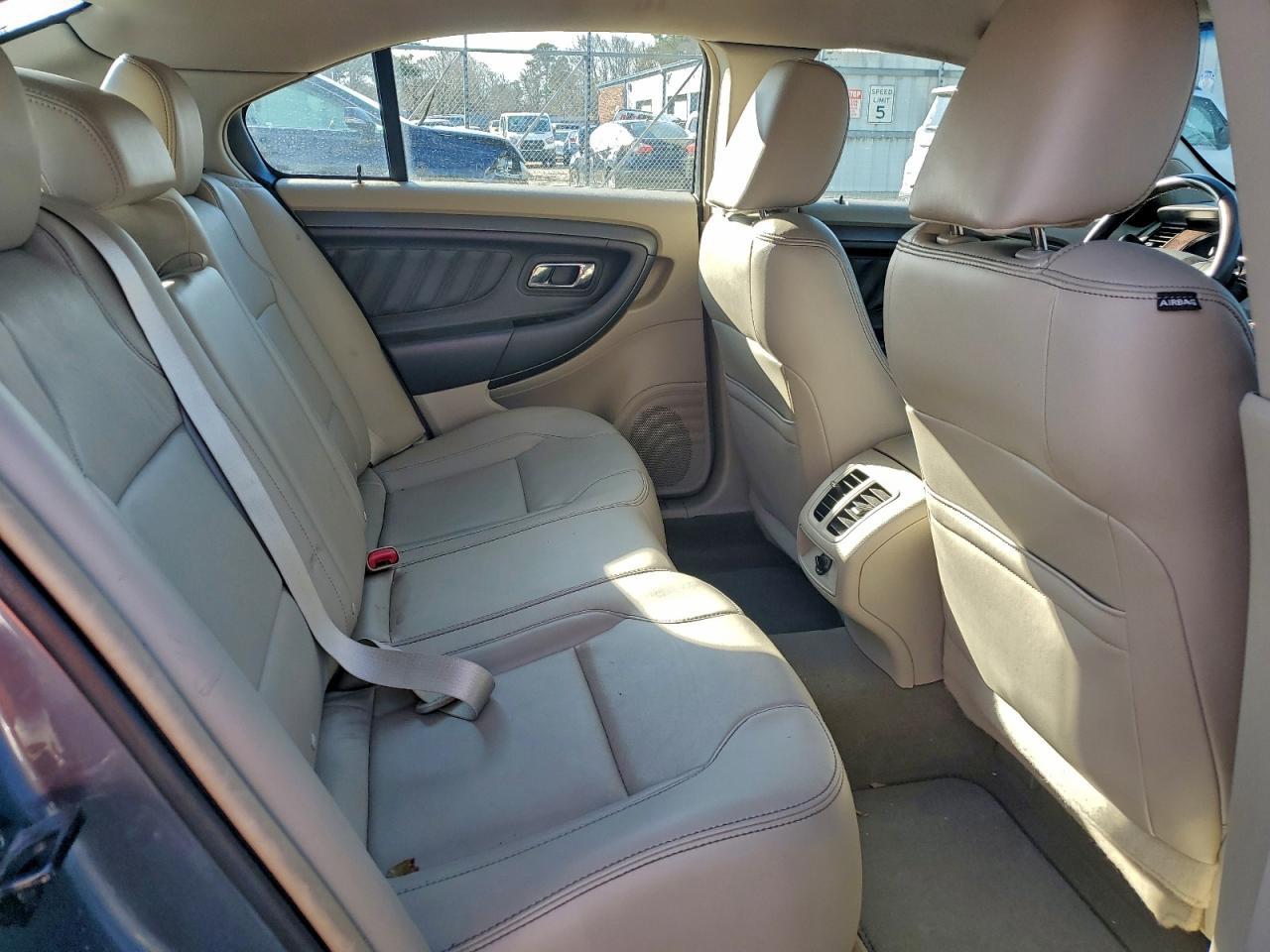 2010 FORD Taurus