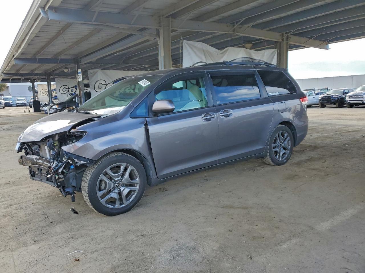 2013 TOYOTA SIENNA