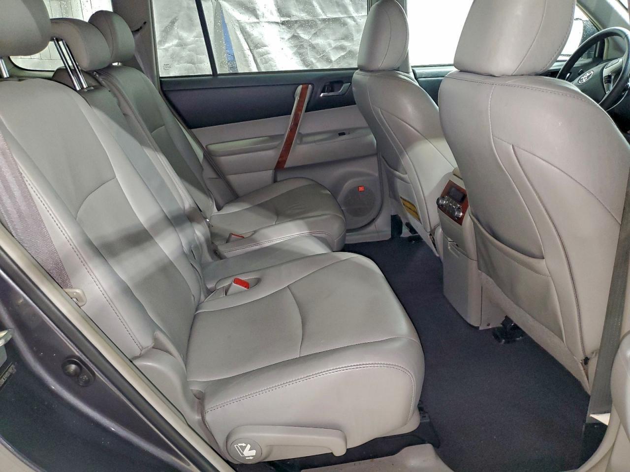 2013 TOYOTA HIGHLANDER
