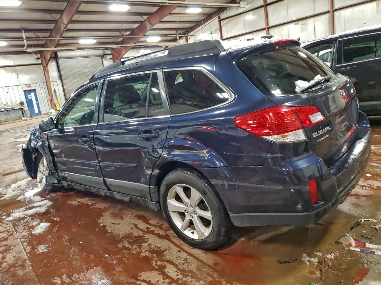 2013 SUBARU Outback