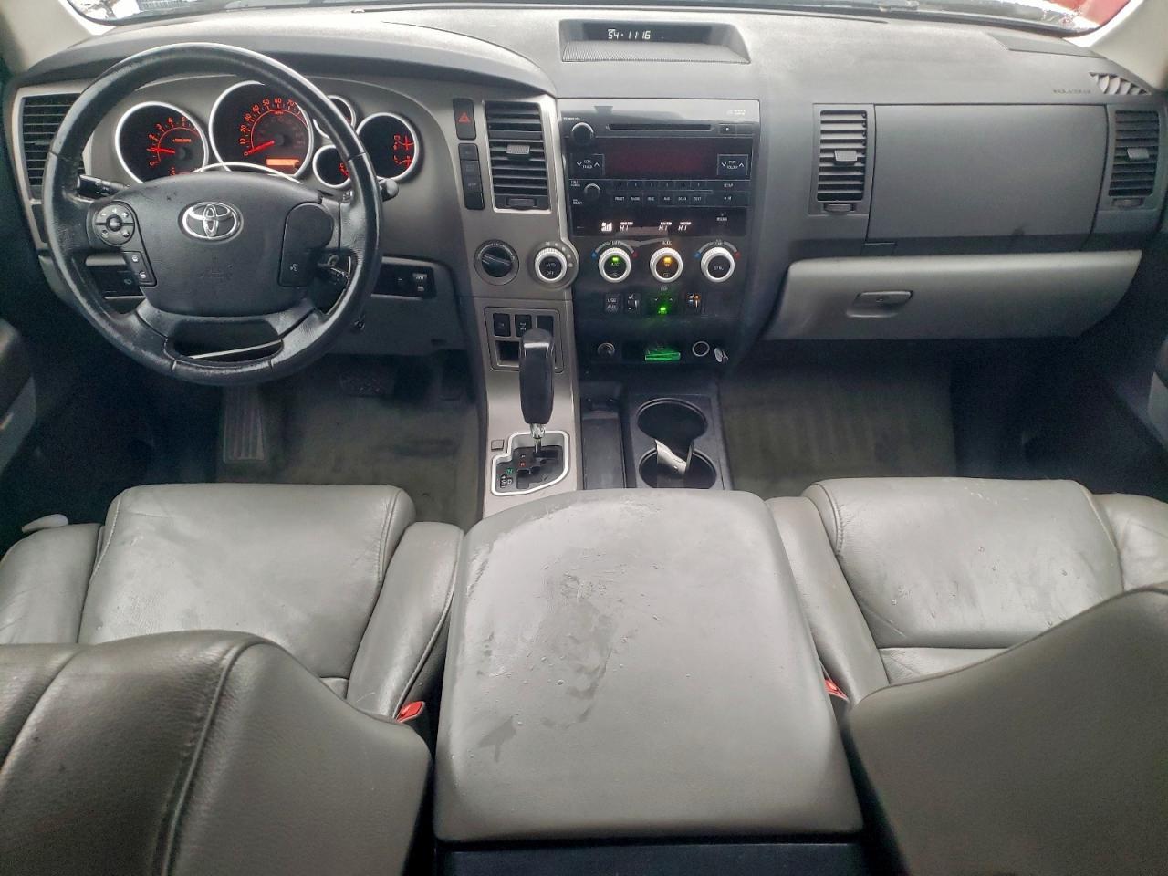 2011 TOYOTA Sequoia