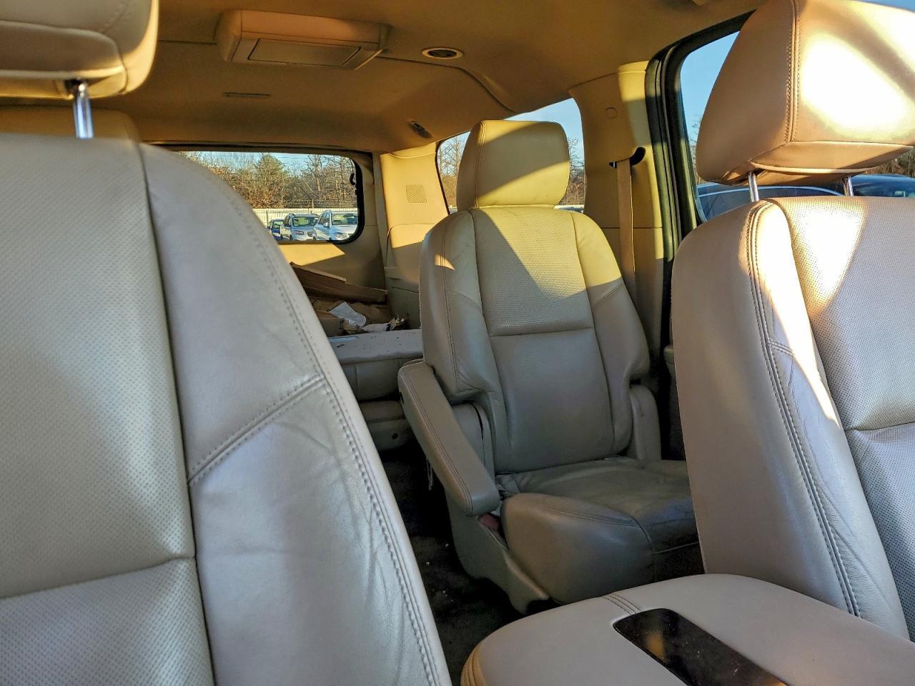 2011 CADILLAC Escalade ESV