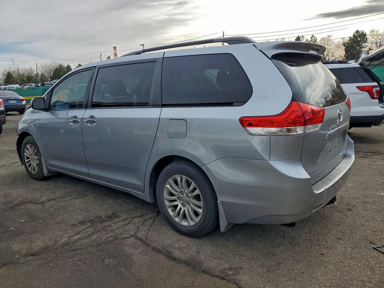 2014 TOYOTA SIENNA