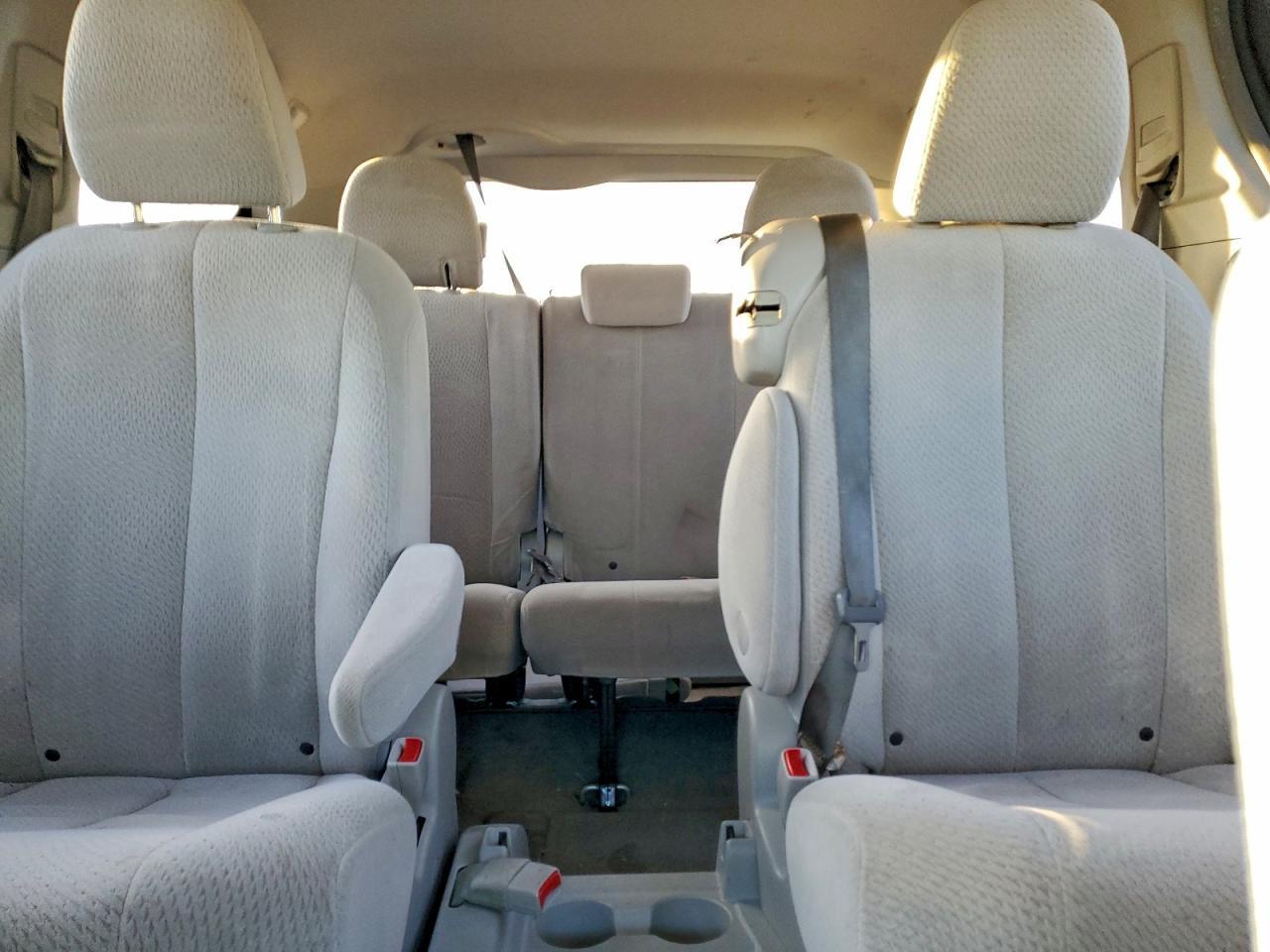 2013 TOYOTA SIENNA
