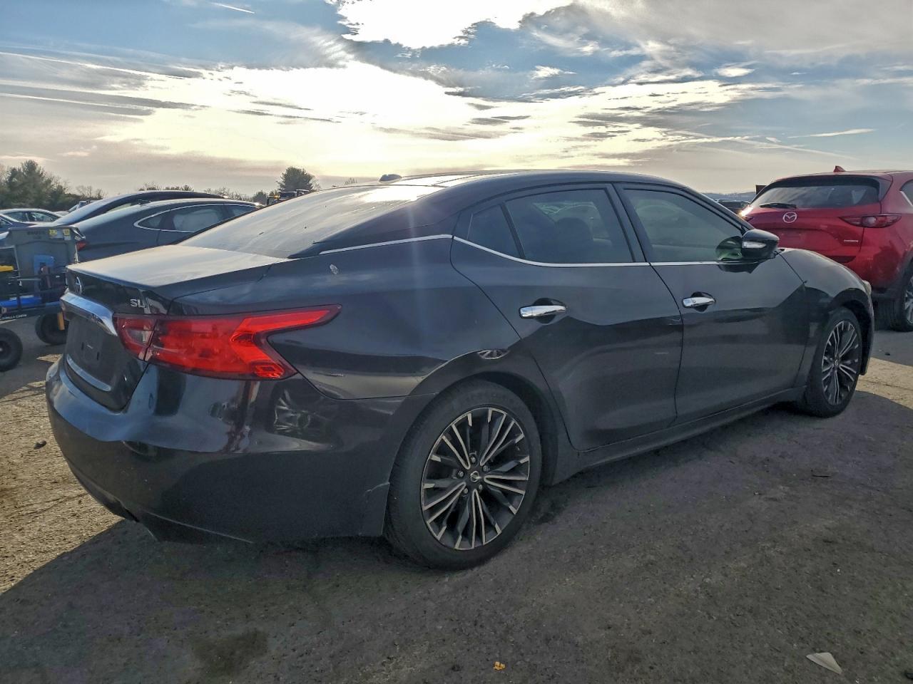 2016 NISSAN Maxima