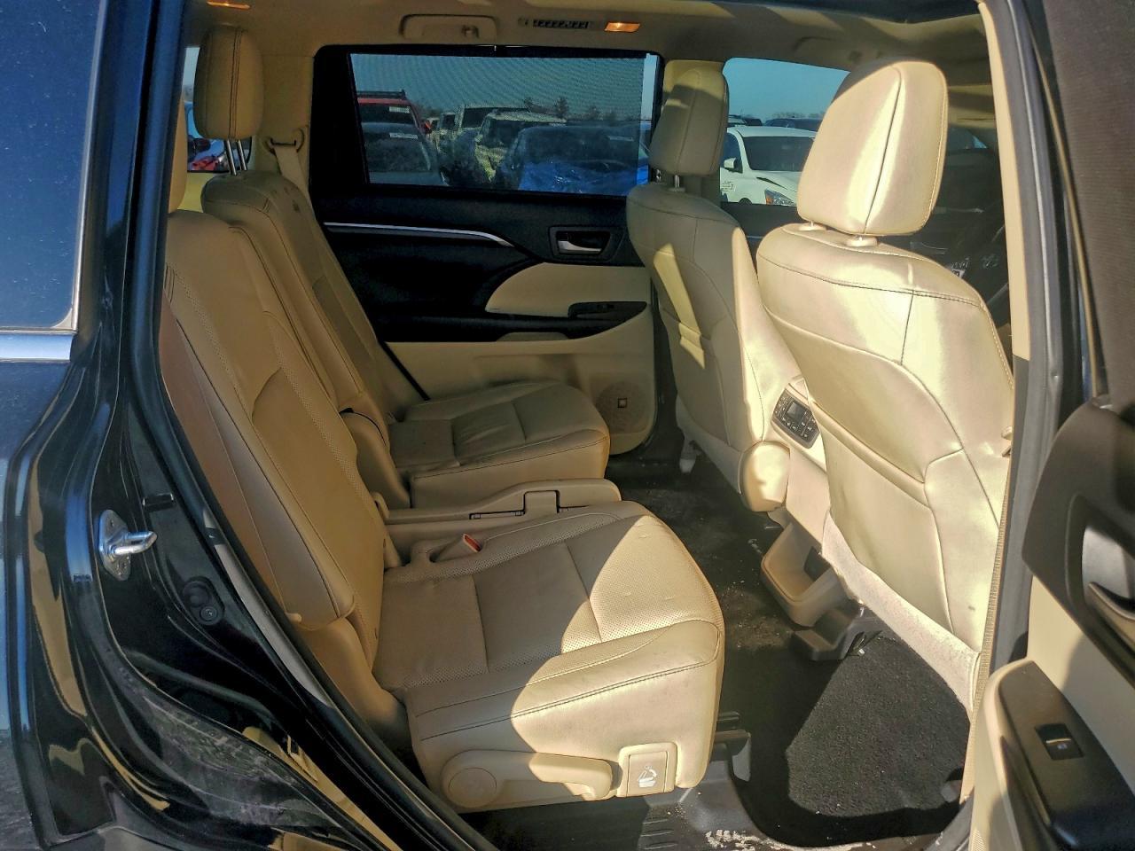2016 TOYOTA HIGHLANDER