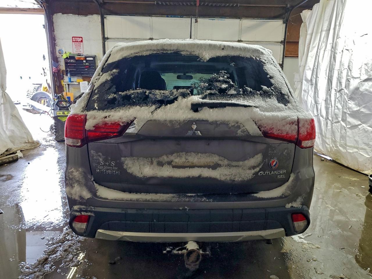 2016 MITSUBISHI outlander