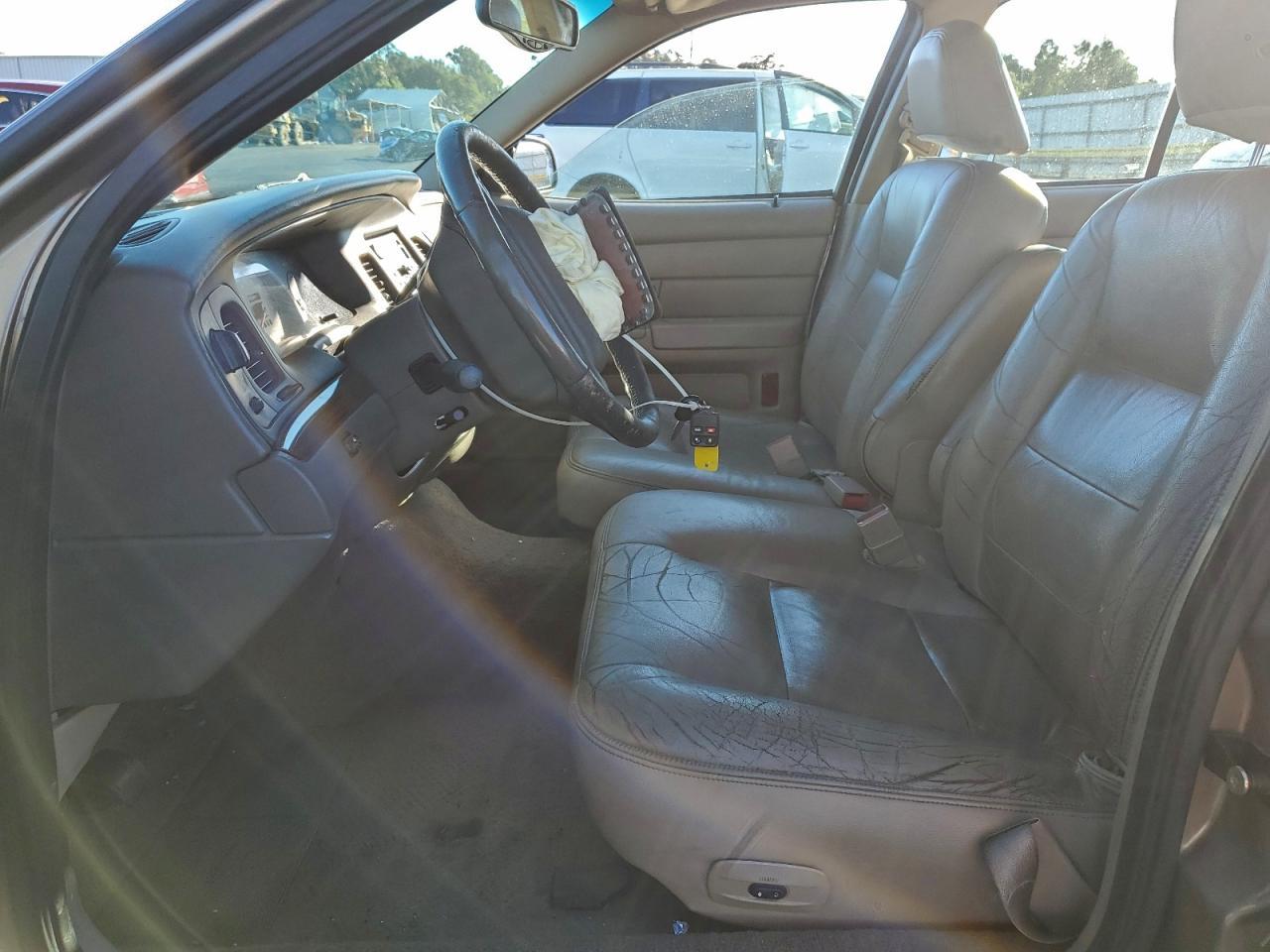 2003 FORD Crown Victoria