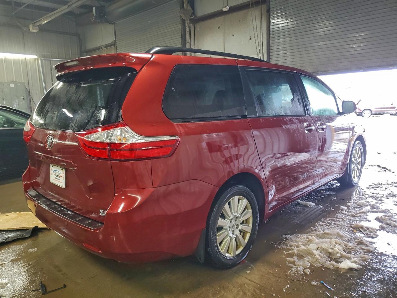 2017 TOYOTA SIENNA