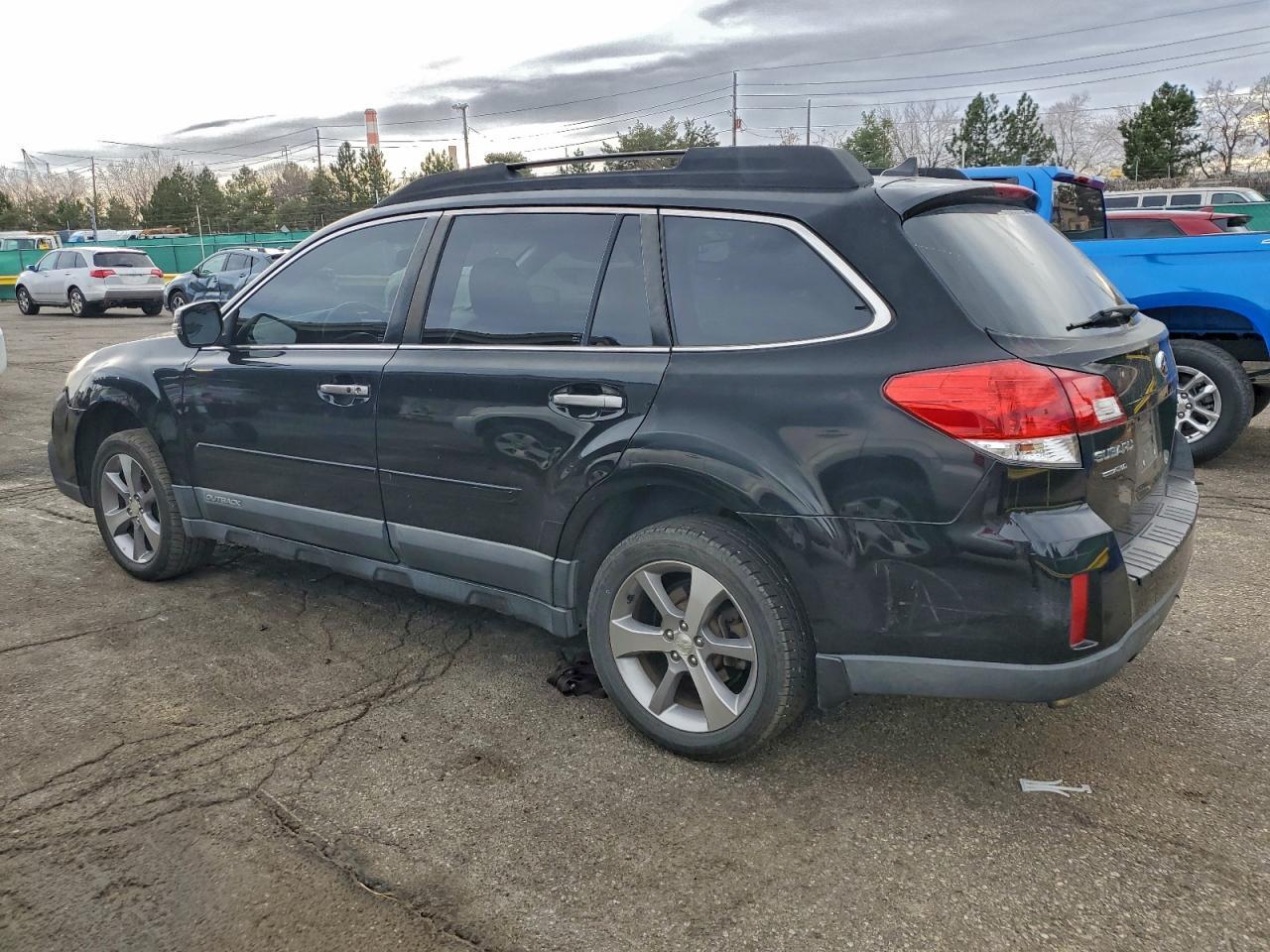 2013 SUBARU Outback