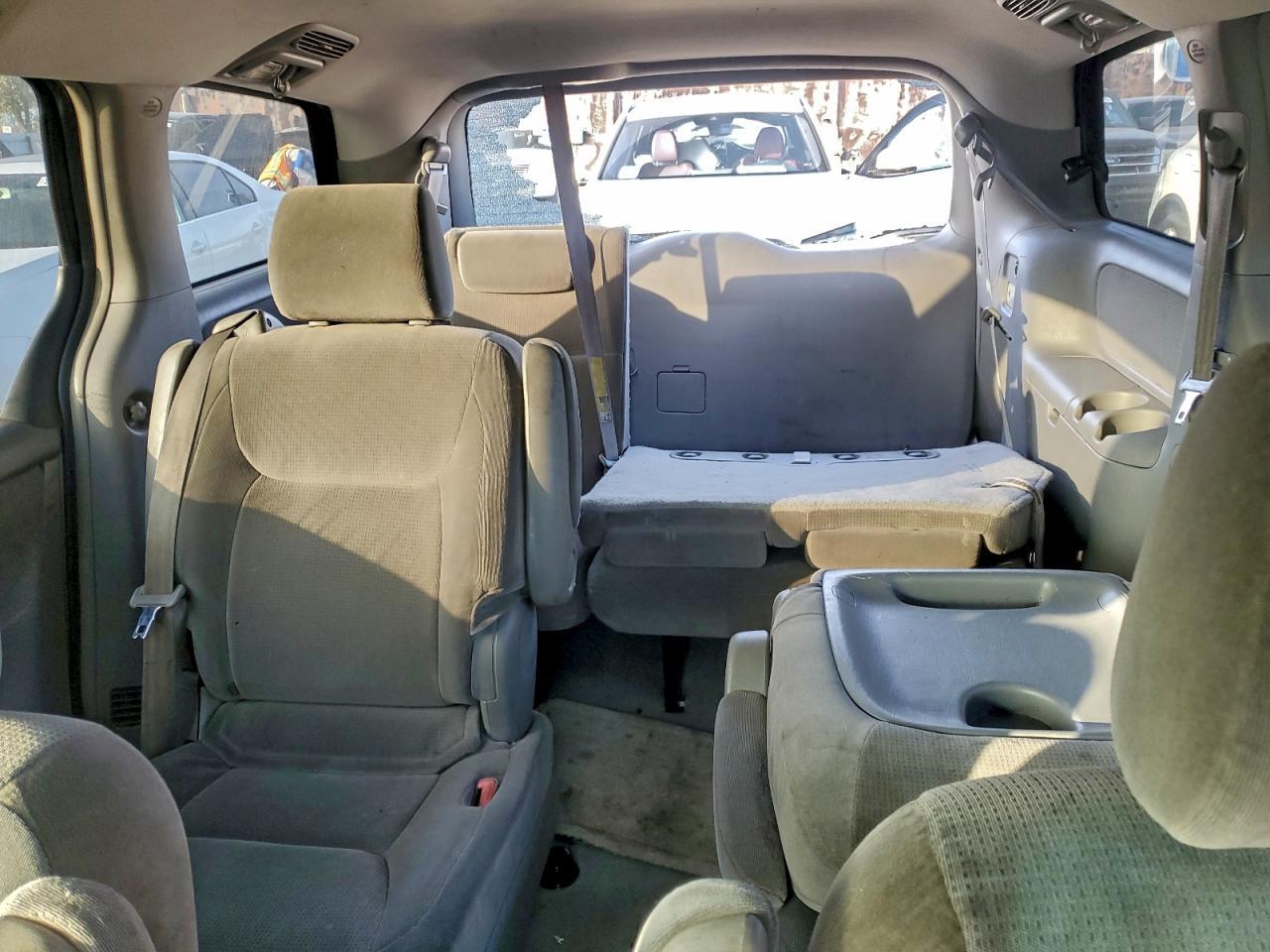 2004 TOYOTA SIENNA