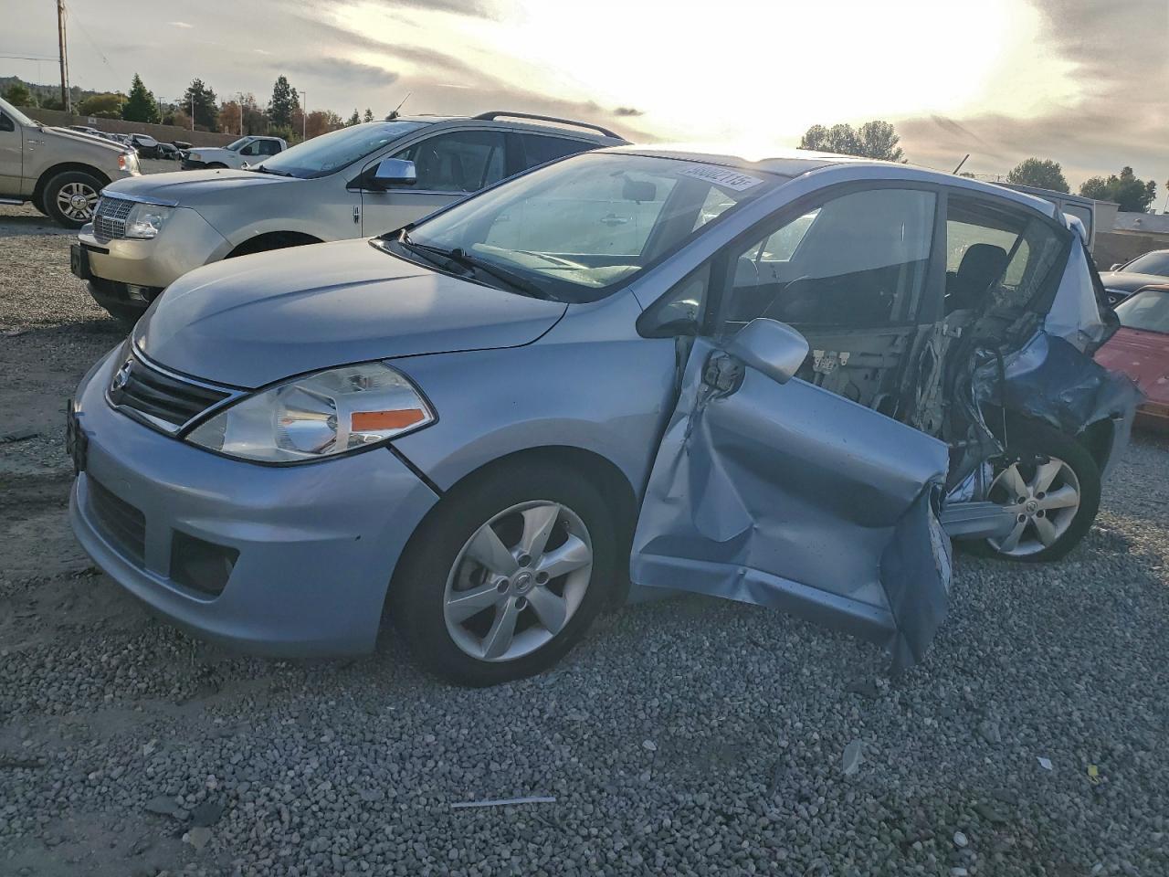 2011 NISSAN VERSA