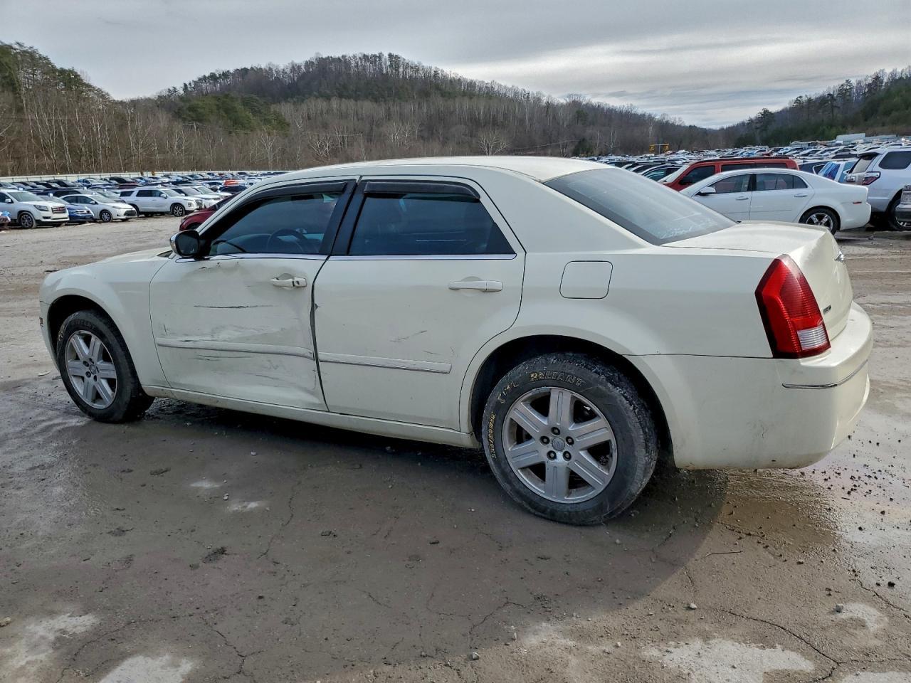 2005 CHRYSLER 300