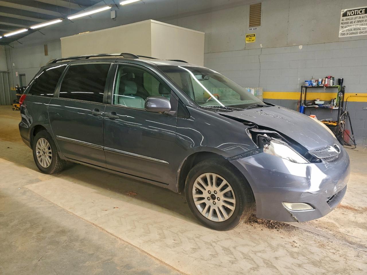 2008 TOYOTA SIENNA