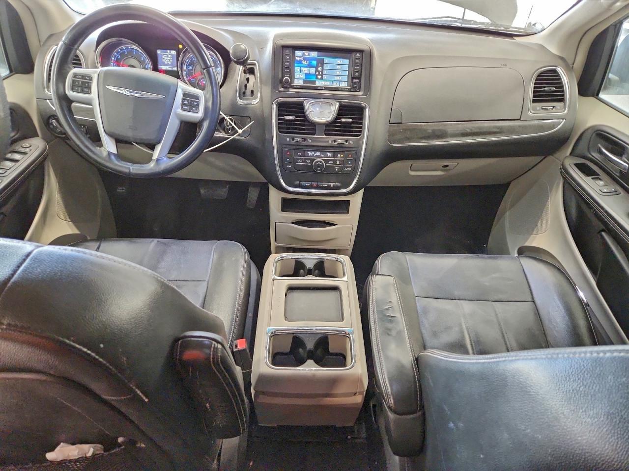 2016 CHRYSLER Town & Country
