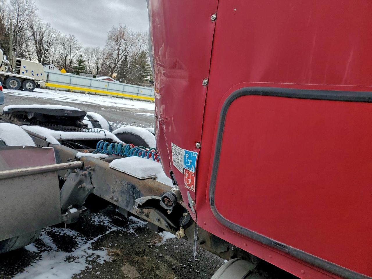 2005 FREIGHTLINER Columbia