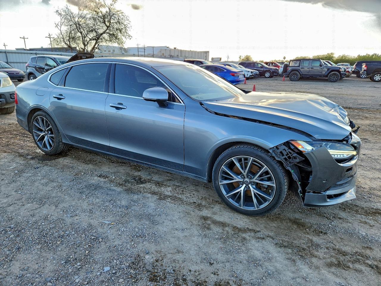 2018 VOLVO S90