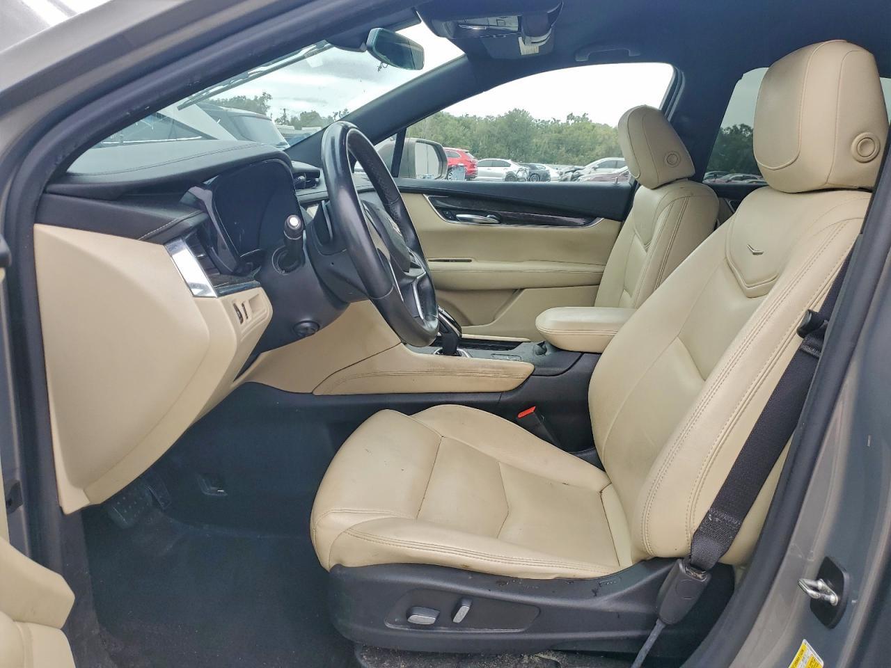 2017 CADILLAC XT5