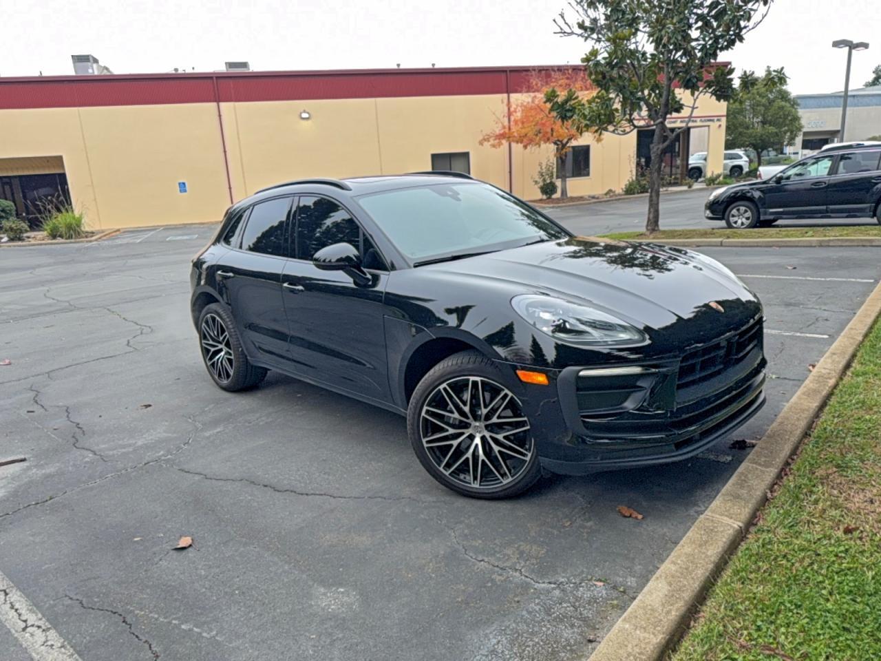 2024 PORSCHE Macan