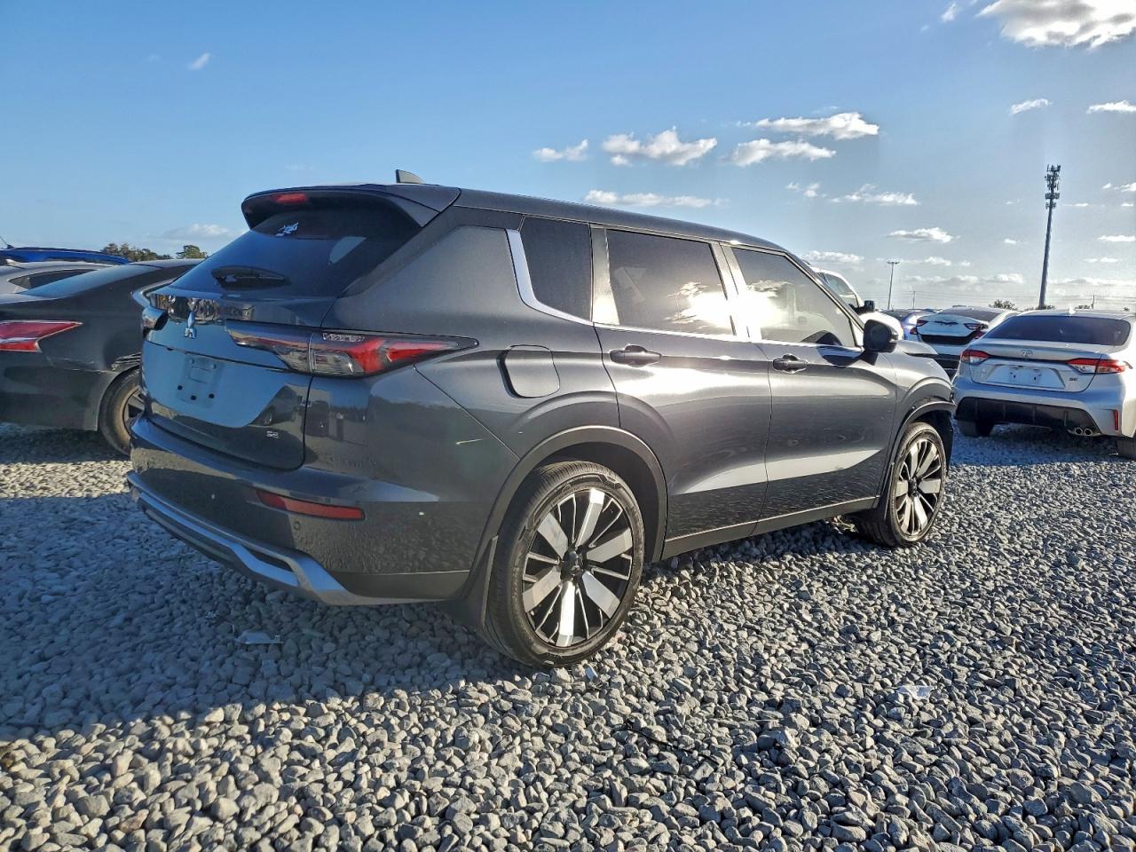 2025 MITSUBISHI outlander