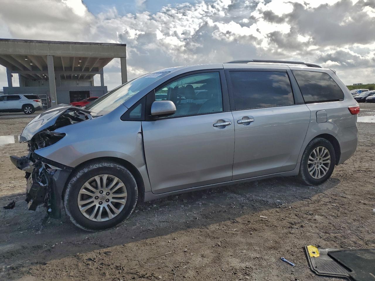 2015 TOYOTA SIENNA