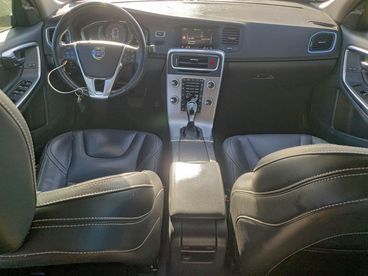 2018 VOLVO V60