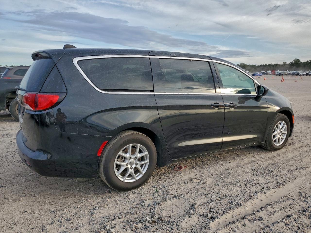 2023 CHRYSLER Voyager