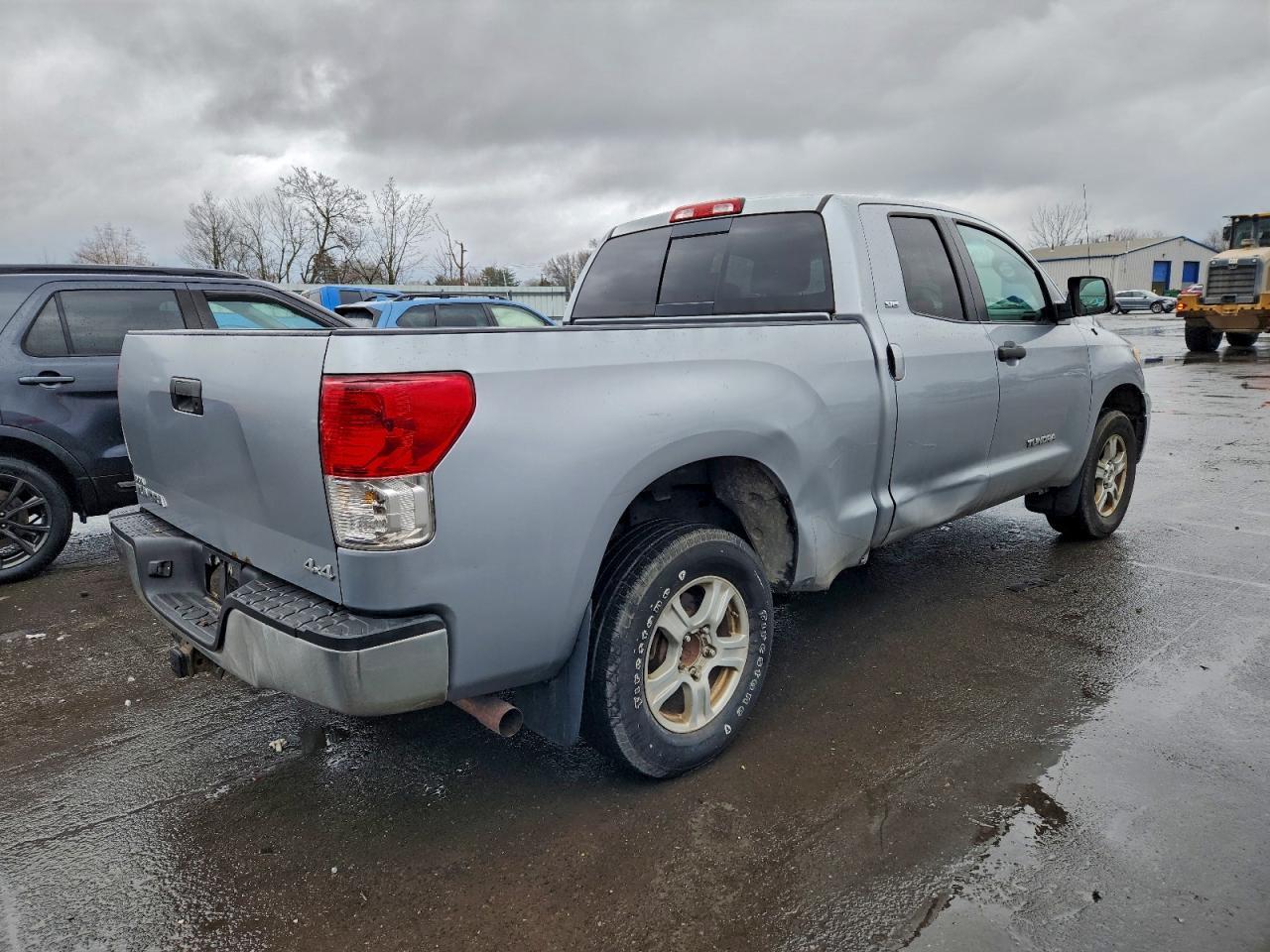 2011 TOYOTA TUNDRA