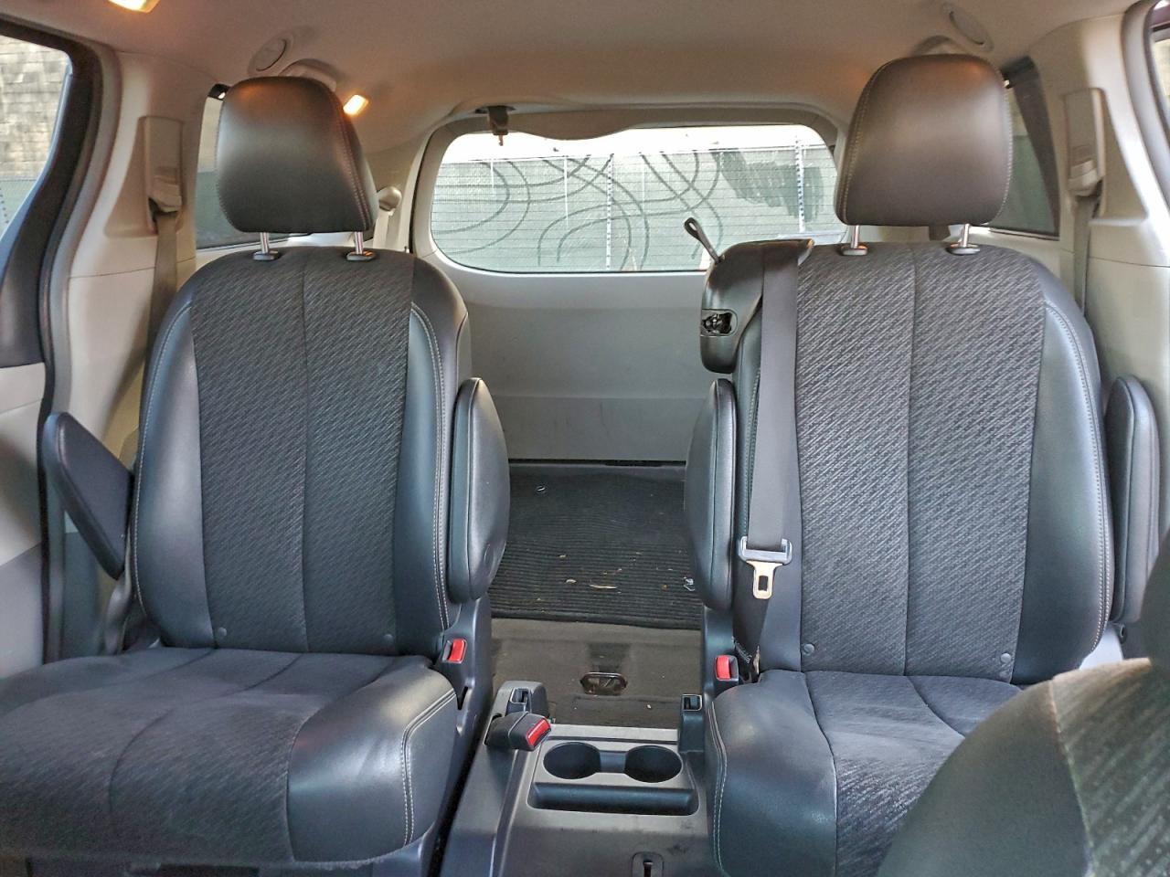 2013 TOYOTA SIENNA