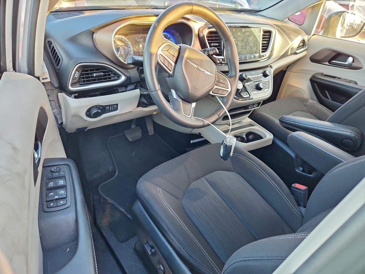 2022 CHRYSLER Voyager